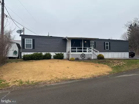 32 Park Ln, Holtwood, PA 17532