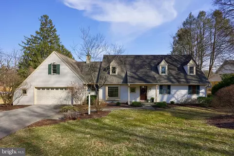 669 Oakwood Ln, Lancaster, PA 17603
