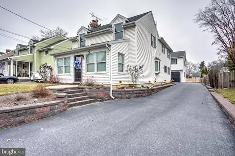 32 Hellers Church Rd, Leola, PA 17540