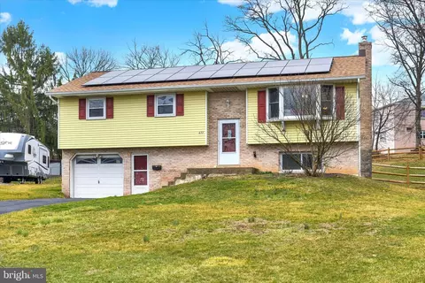 633 N Mount Joy St, Elizabethtown, PA 17022