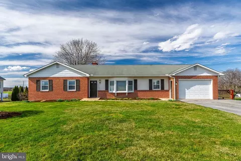1757 Pioneer Rd, Lancaster, PA 17602