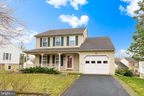 34 Manor Oaks Dr, Millersville, PA 17551