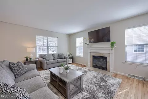 Living - 1016 Olympia St, Lititz, PA 17543 photo 1 of 2