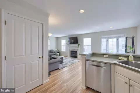 Entry Way - 1016 Olympia St, Lititz, PA 17543 photo 1 of 3