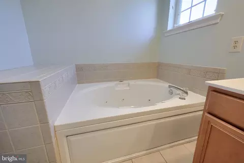 Bath - 1016 Olympia St, Lititz, PA 17543 photo 3 of 6