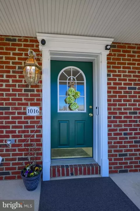 Exterior - 1016 Olympia St, Lititz, PA 17543 photo 3 of 5