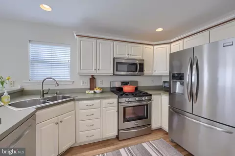 Kitchen - 1016 Olympia St, Lititz, PA 17543 photo 3 of 4