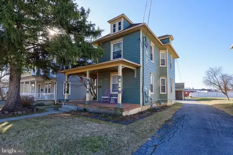358 E Main St, New Holland, PA 17557