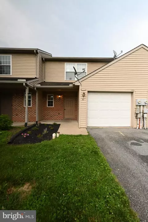 41 Stauffer Ct, Leola, PA 17540