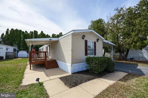 7 Douglass Ln, East Earl, PA 17519