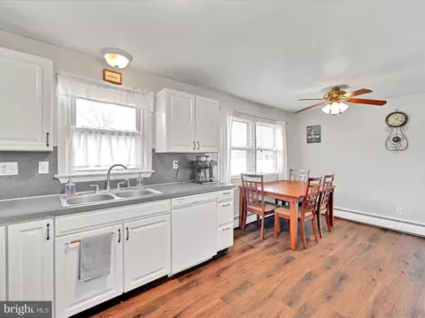 Kitchen - 7 Sharp Ave, Denver, PA 17517 photo 4 of 4