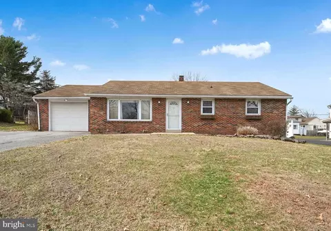 7 Sharp Ave, Denver, PA 17517