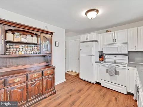 Kitchen - 7 Sharp Ave, Denver, PA 17517 photo 2 of 4