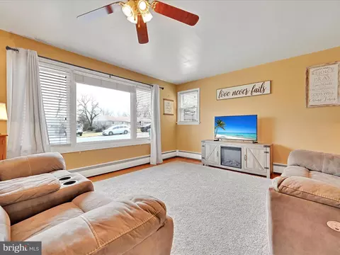 Living - 7 Sharp Ave, Denver, PA 17517 photo 1 of 1