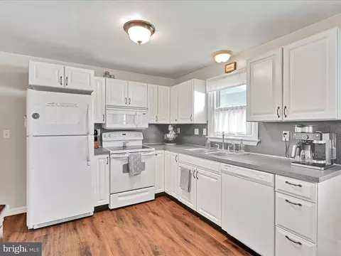 Kitchen - 7 Sharp Ave, Denver, PA 17517 photo 1 of 4