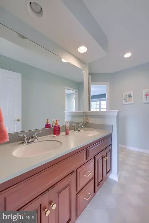 Bath - 339 Harvest Dr, Lititz, PA 17543 photo 4 of 5