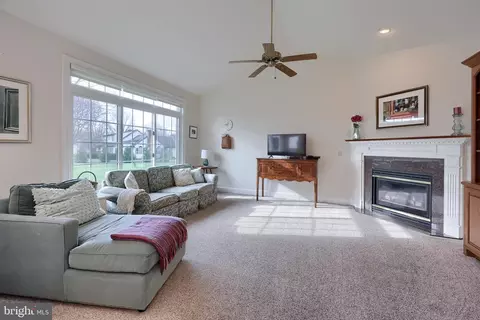Living - 339 Harvest Dr, Lititz, PA 17543 photo 2 of 5