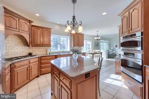 Kitchen - 339 Harvest Dr, Lititz, PA 17543 photo 6 of 9