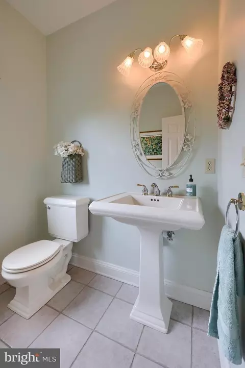 Bath - 339 Harvest Dr, Lititz, PA 17543 photo 1 of 5