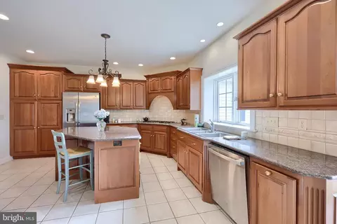 Kitchen - 339 Harvest Dr, Lititz, PA 17543 photo 2 of 9