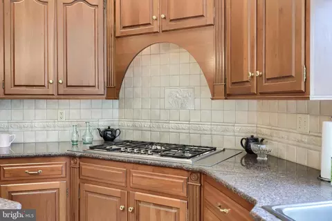 Kitchen - 339 Harvest Dr, Lititz, PA 17543 photo 4 of 9