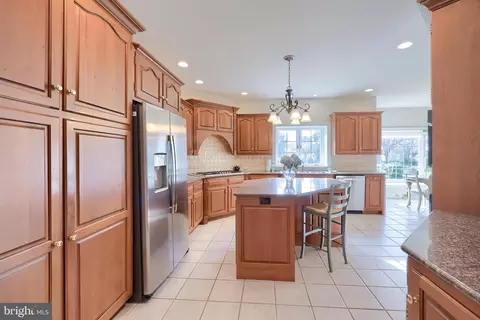 Kitchen - 339 Harvest Dr, Lititz, PA 17543 photo 7 of 9