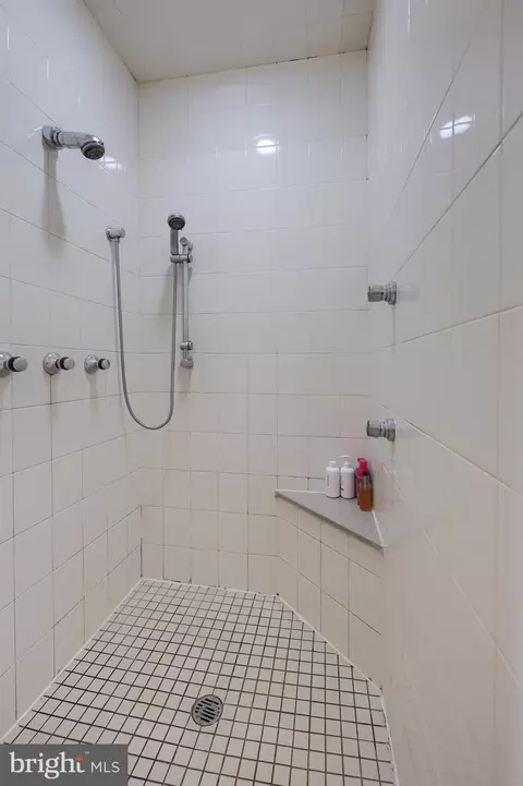 Bath - 339 Harvest Dr, Lititz, PA 17543 photo 3 of 5