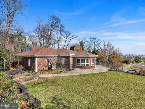 225 W Woods Dr, Lititz, PA 17543 photo 2
