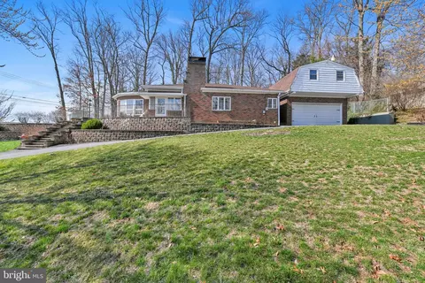 225 W Woods Dr, Lititz, PA 17543