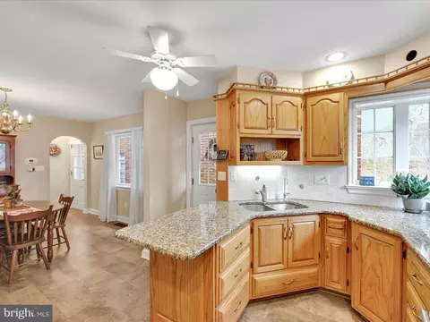 225 W Woods Dr, Lititz, PA 17543 photo 7
