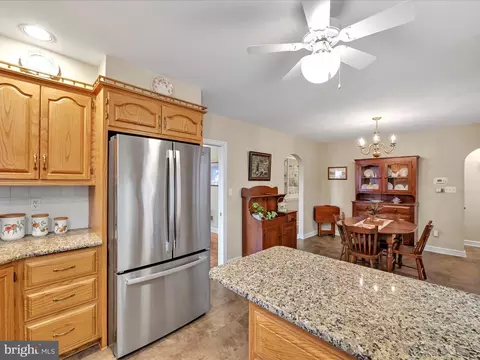 225 W Woods Dr, Lititz, PA 17543 photo 8