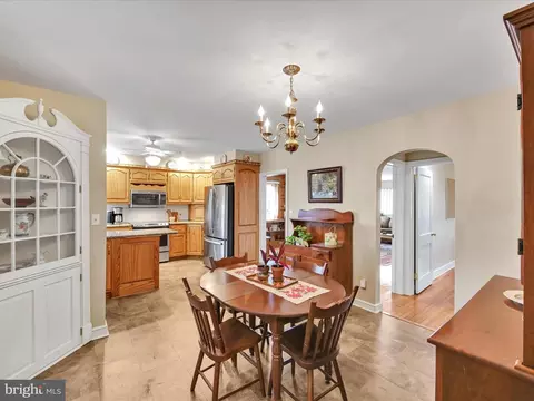 225 W Woods Dr, Lititz, PA 17543 photo 9