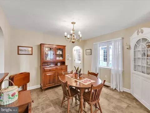 225 W Woods Dr, Lititz, PA 17543 photo 10