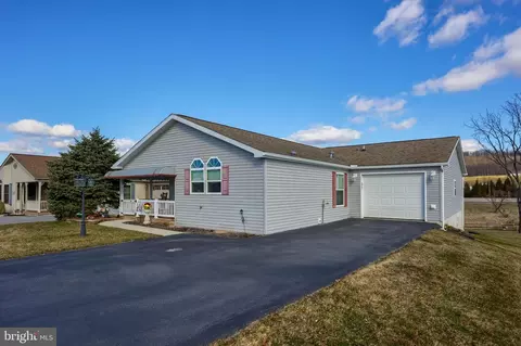35 Millpond Dr, Stevens, PA 17578