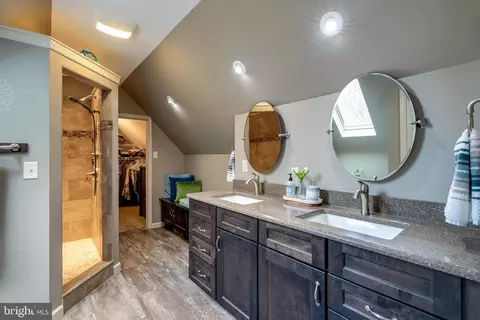 Bath - 231 Owl Hill Rd, Lititz, PA 17543 photo 2 of 3