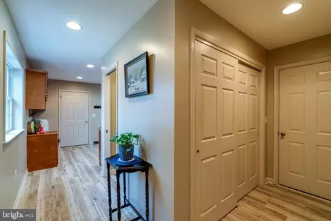 Entry Way - 231 Owl Hill Rd, Lititz, PA 17543 photo 6 of 9