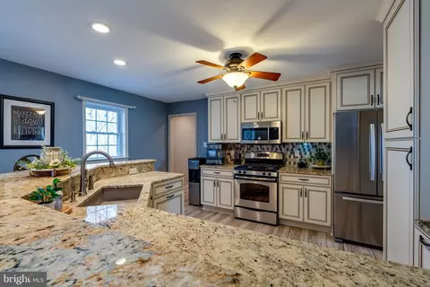 Kitchen - 231 Owl Hill Rd, Lititz, PA 17543 photo 3 of 3