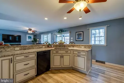 Kitchen - 231 Owl Hill Rd, Lititz, PA 17543 photo 1 of 3