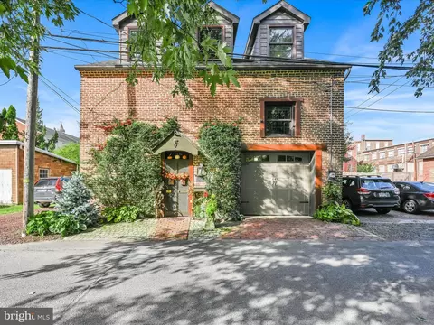 114 W Hazel Ave, Marietta, PA 17547