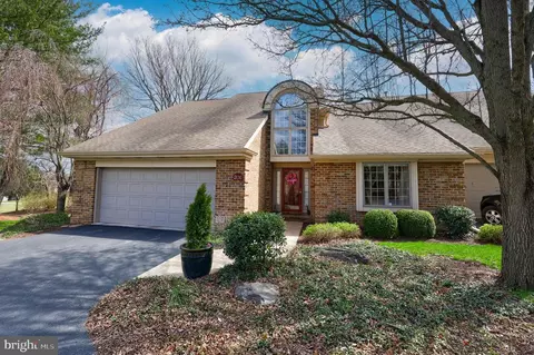 206 Willow Valley Dr, Lancaster, PA 17602