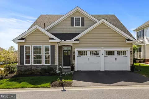 1060 Constitution Dr, Lititz, PA 17543