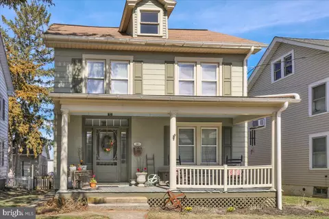 361 E Jackson St, New Holland, PA 17557