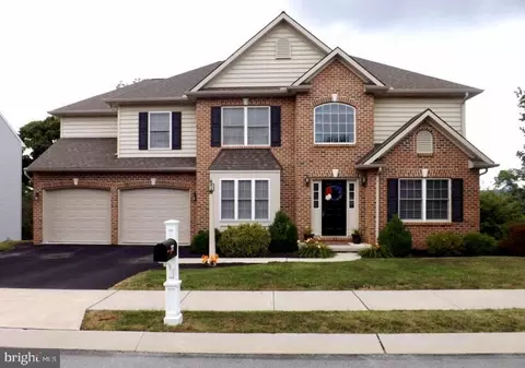 27 Cedar Chase Dr, Mountville, PA 17554