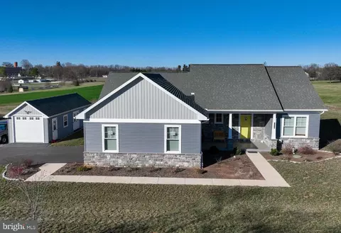 324 Old Market St, Mount Joy, PA 17552