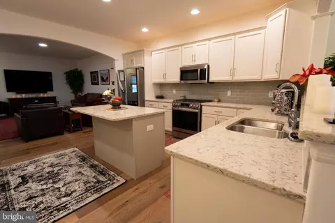 Entry Way - 375 Meadow Rose Dr, Lititz, PA 17543 photo 3 of 8