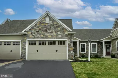 Exterior - 375 Meadow Rose Dr, Lititz, PA 17543 photo 2 of 2