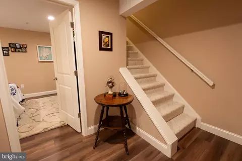 Entry Way - 375 Meadow Rose Dr, Lititz, PA 17543 photo 7 of 8
