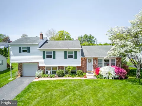 675 Gentry Dr, Lancaster, PA 17603