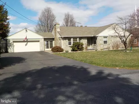 829 Bruce Ave, Mount Joy, PA 17552
