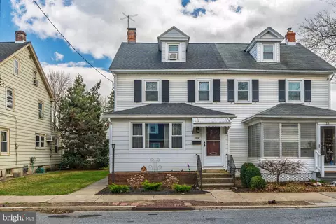30 E Market St, Lititz, PA 17543